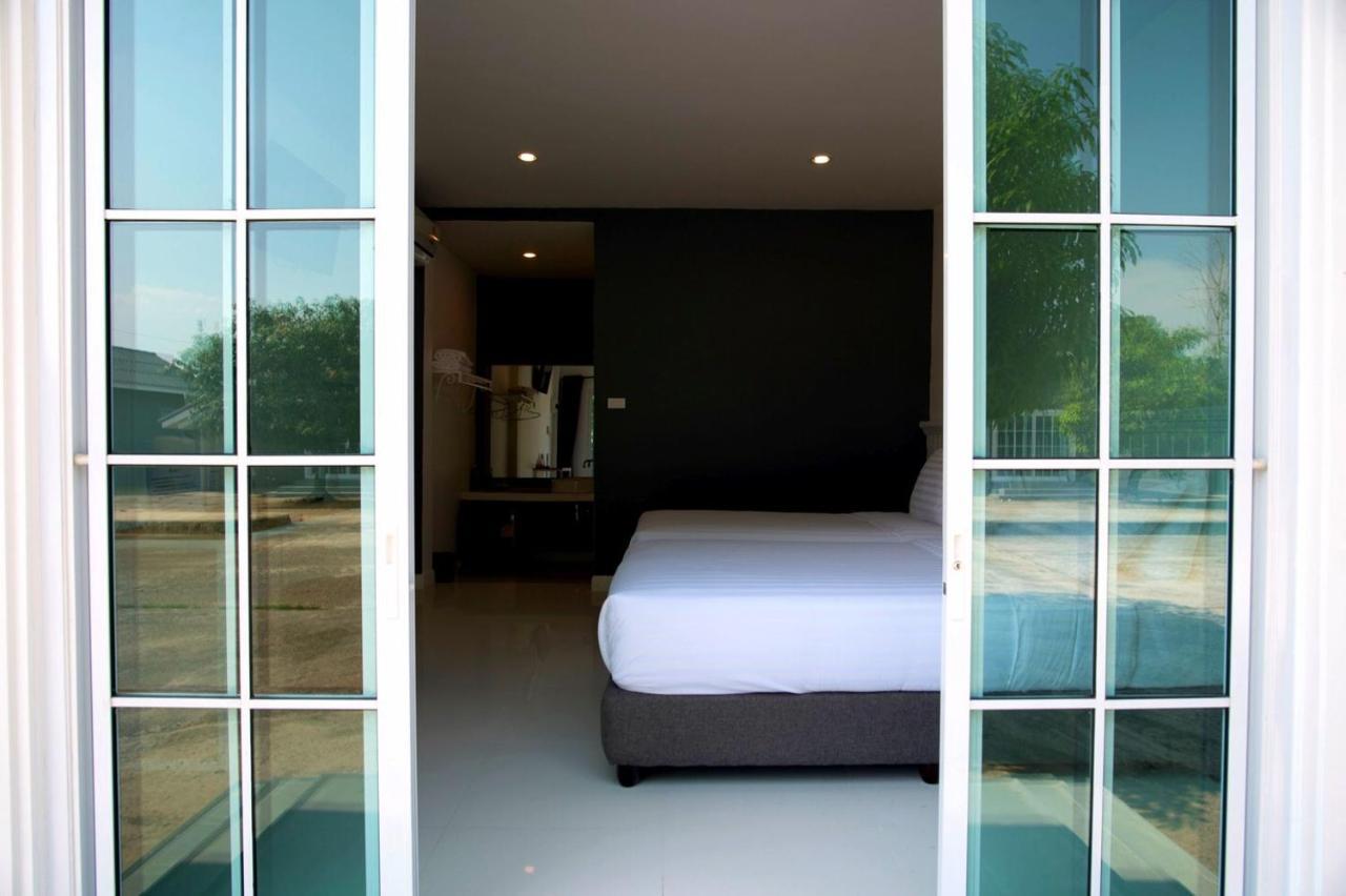 Bhive Hotel Nakhon Phanom Exterior photo